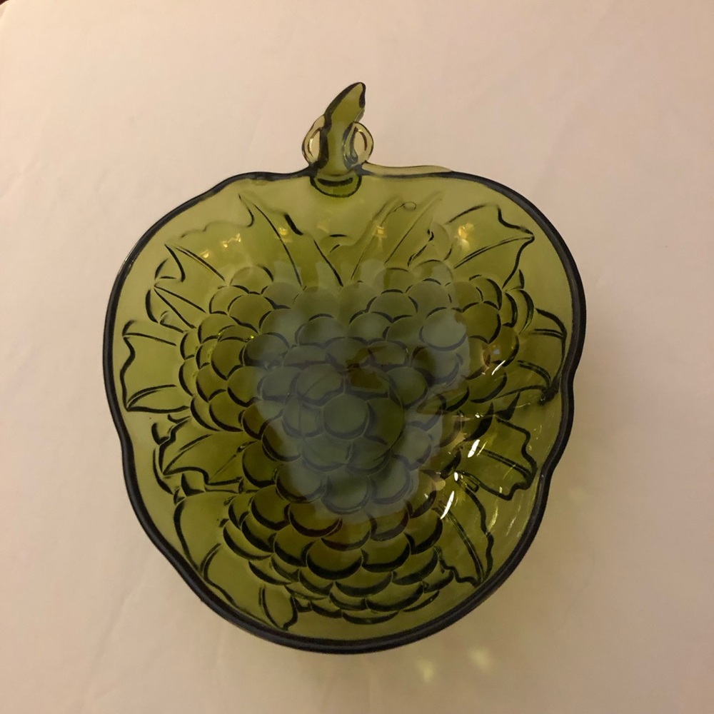 Indiana Glass Deep Green Decorative Glass Fruit Bowl Grape Shape/Pattern Large